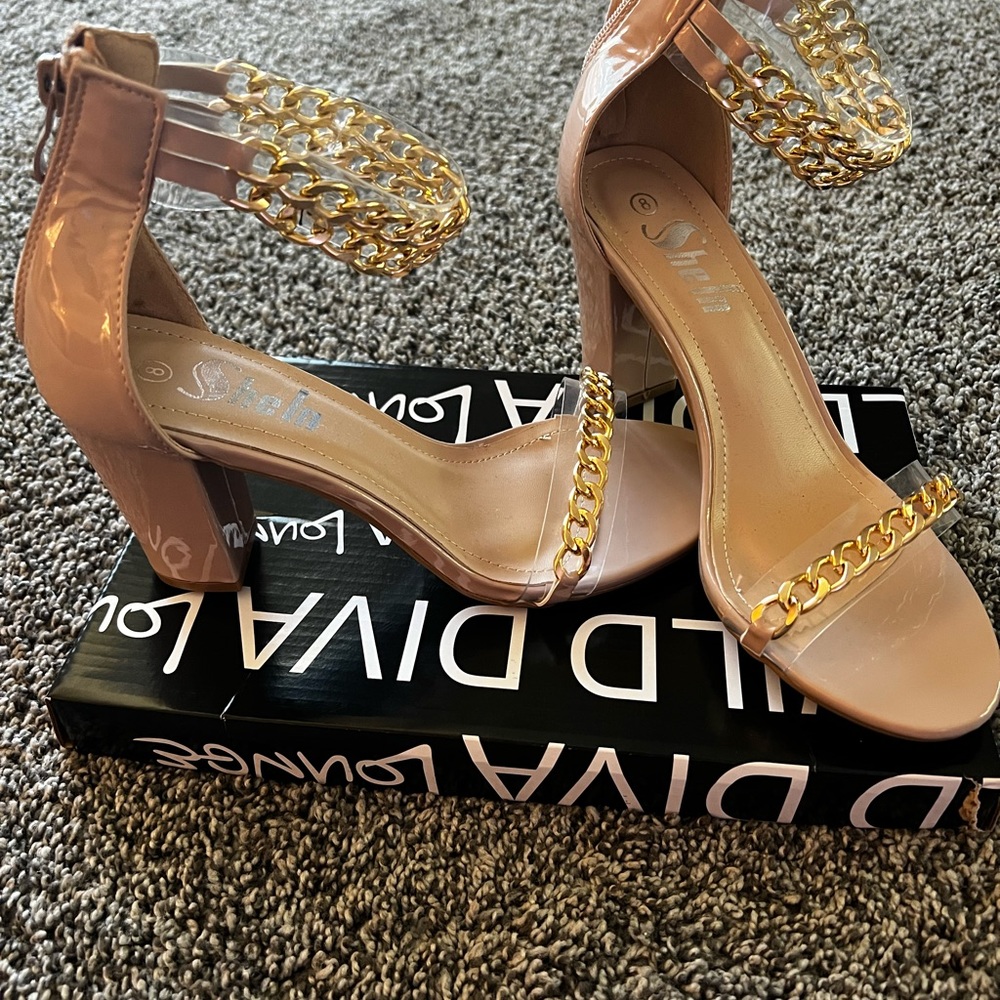 Badge, chunky heels - Picture 2 of 2
